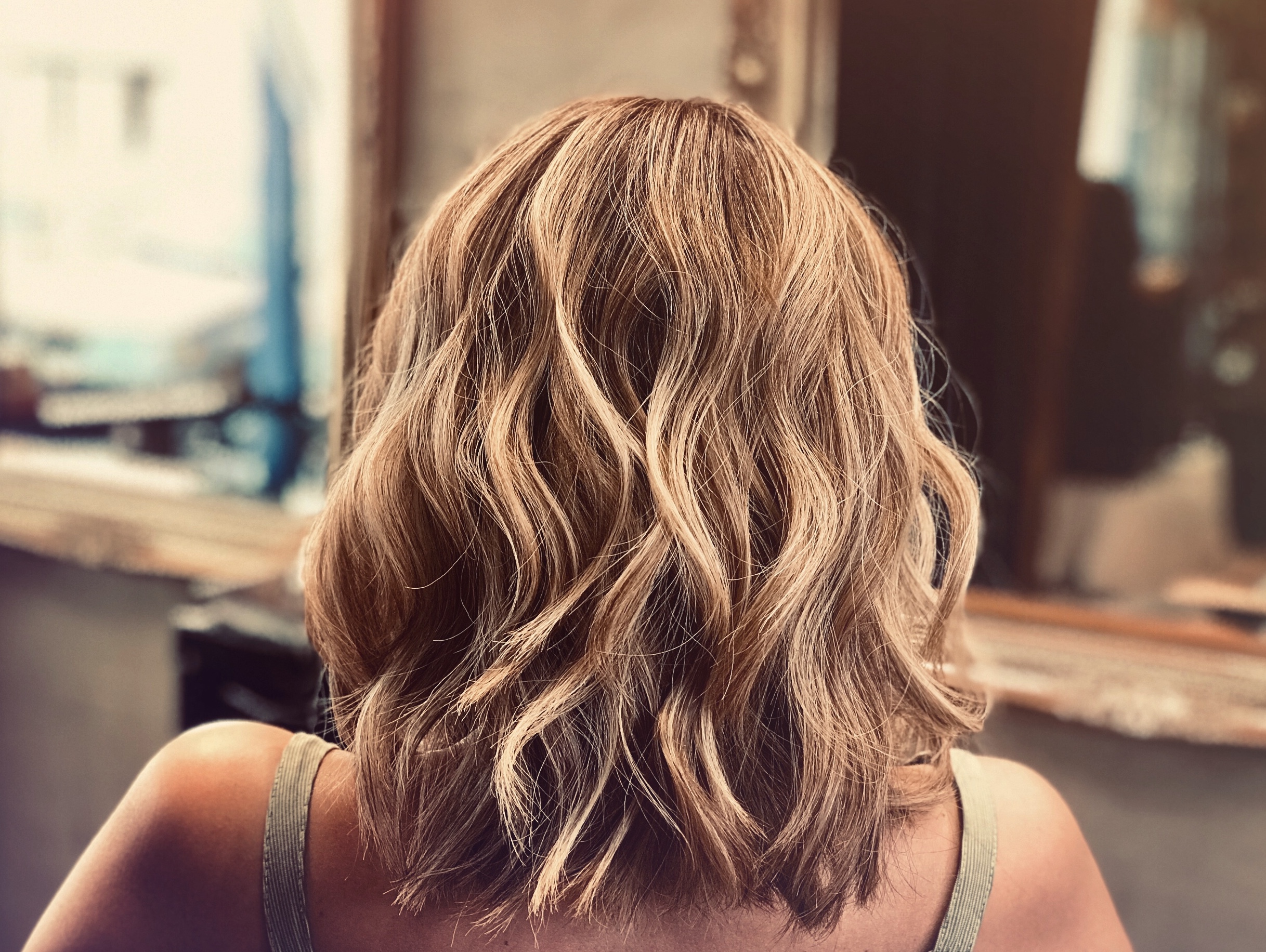 Wavy balayage from the back